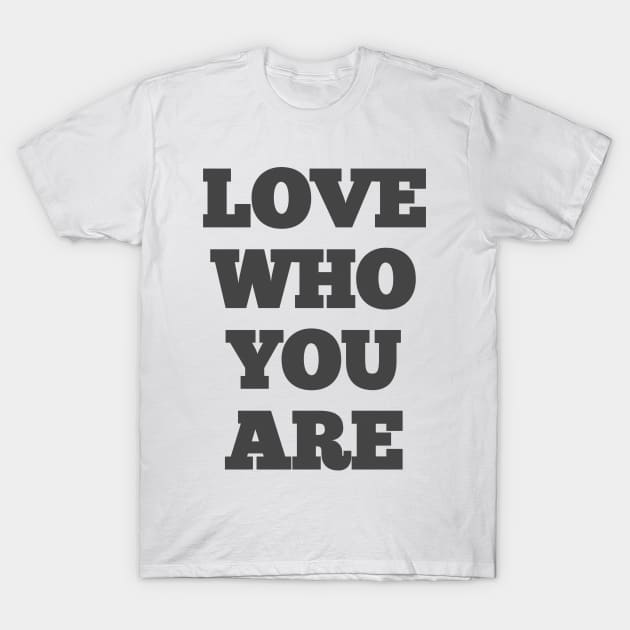 Love who you are T-Shirt by Bitsh séché